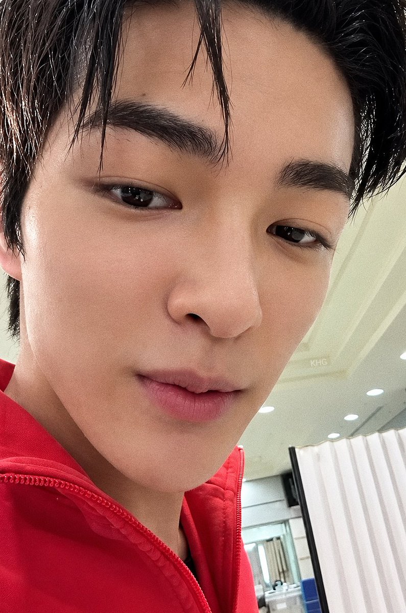 keonhoguide's tweet photo. #KEONHO #건호 THE CUTEST (´ε｀ )♡ https://t.co/f0VCnkEri4