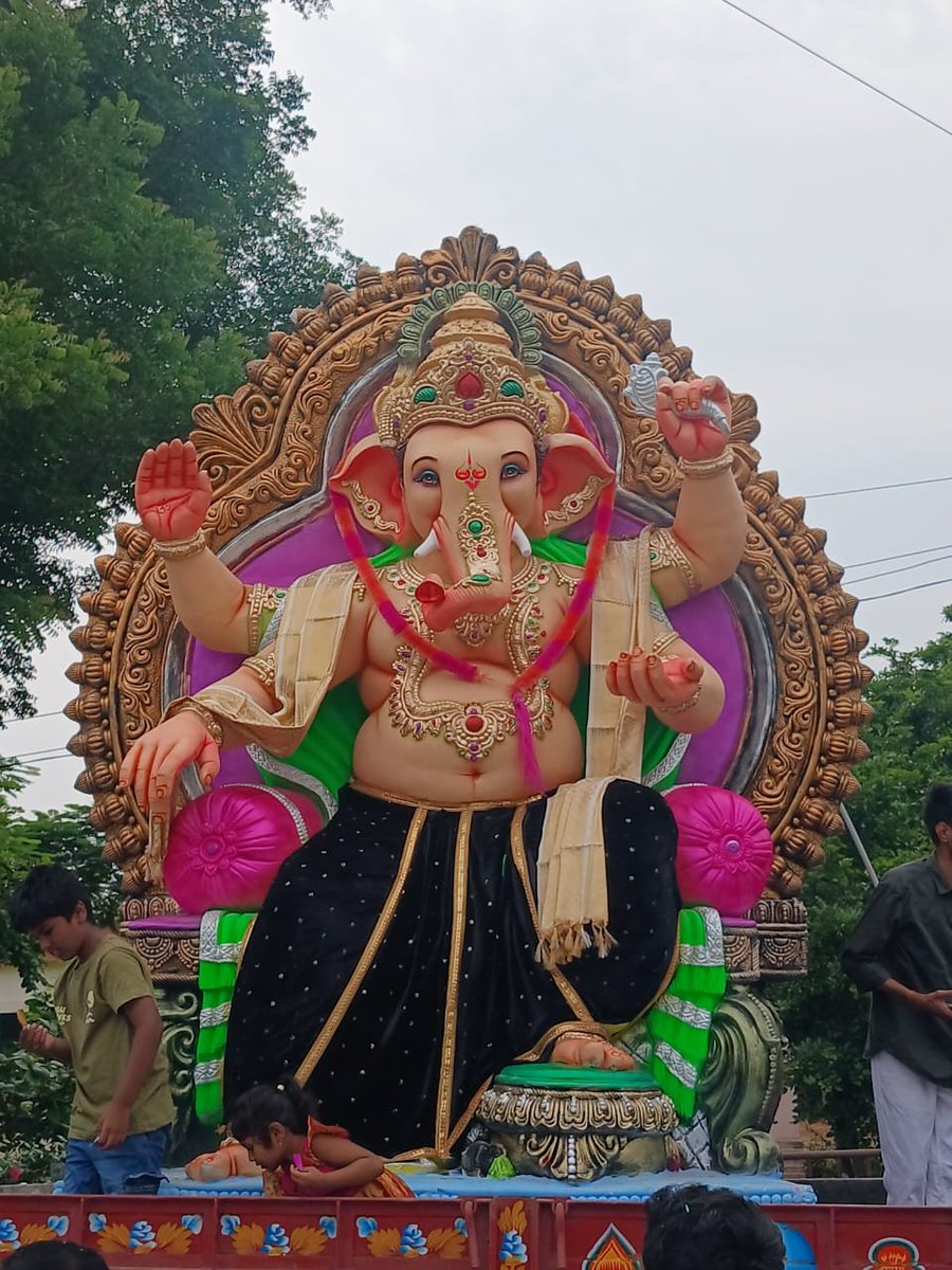 AkshuuuSweety's tweet photo. వినాయక చ���ితి శుభాకాంక్షలు 🙇‍♀️ https://t.co/fQcEyKQoQU