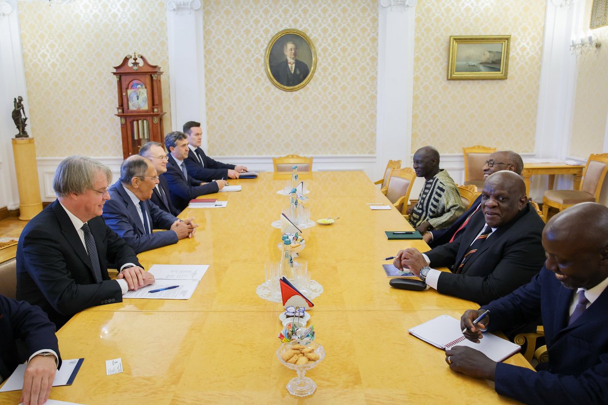 Olara_Otunnu's tweet photo. Today in Moscow, I paid a courtesy visit to Russia's Minister of Foreign Affairs, Sergey Lavrov, as part of a delegation led by Rt Hon @RuhakanaR, Special Envoy of the President of the Republic of Uganda.
#OlaraOtunnu4SG #NextSG https://t.co/IB0nJbtCOz