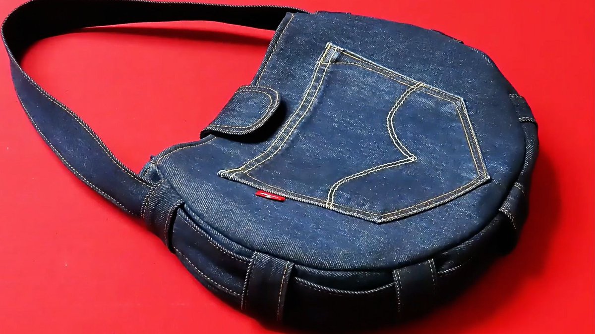 estela_vanzan's tweet photo. Turn old jeans into a trendy crossbody bag with just scissors and thread—upcycling never looked this cool! https://t.co/DyXxhwtnPm