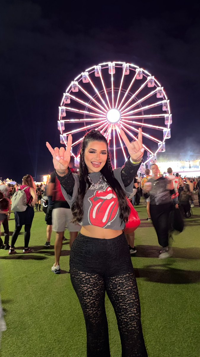 limavictoria_'s tweet photo. Só pra atualizar esse site 🖤🤏🏼 https://t.co/xaAbhIfwlx
