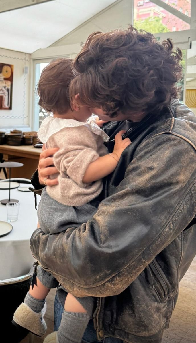AlexitopArt's tweet photo. Padres por Accidente|#fargexby #Luzckiplay #Mangelito|KarmalandXnuggetsmp|

Donde los habitantes de Karmaland encuentran a niños abandonados en medio del bosqué porqué estaban solos y se convierten por accidente en sus padres para poder cuidarlos.. https://t.co/FYx7uBRfsJ