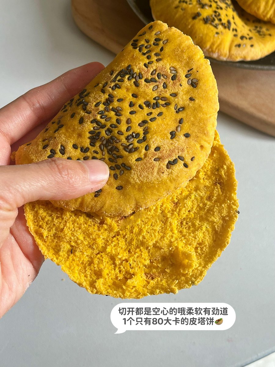 LiviaCapshmdp's tweet photo. Just had the most cozy weekend baking session! Flour everywhere, a perfectly golden banana bread, and way too many chocolate chips https://t.co/uQI3VPaDKw