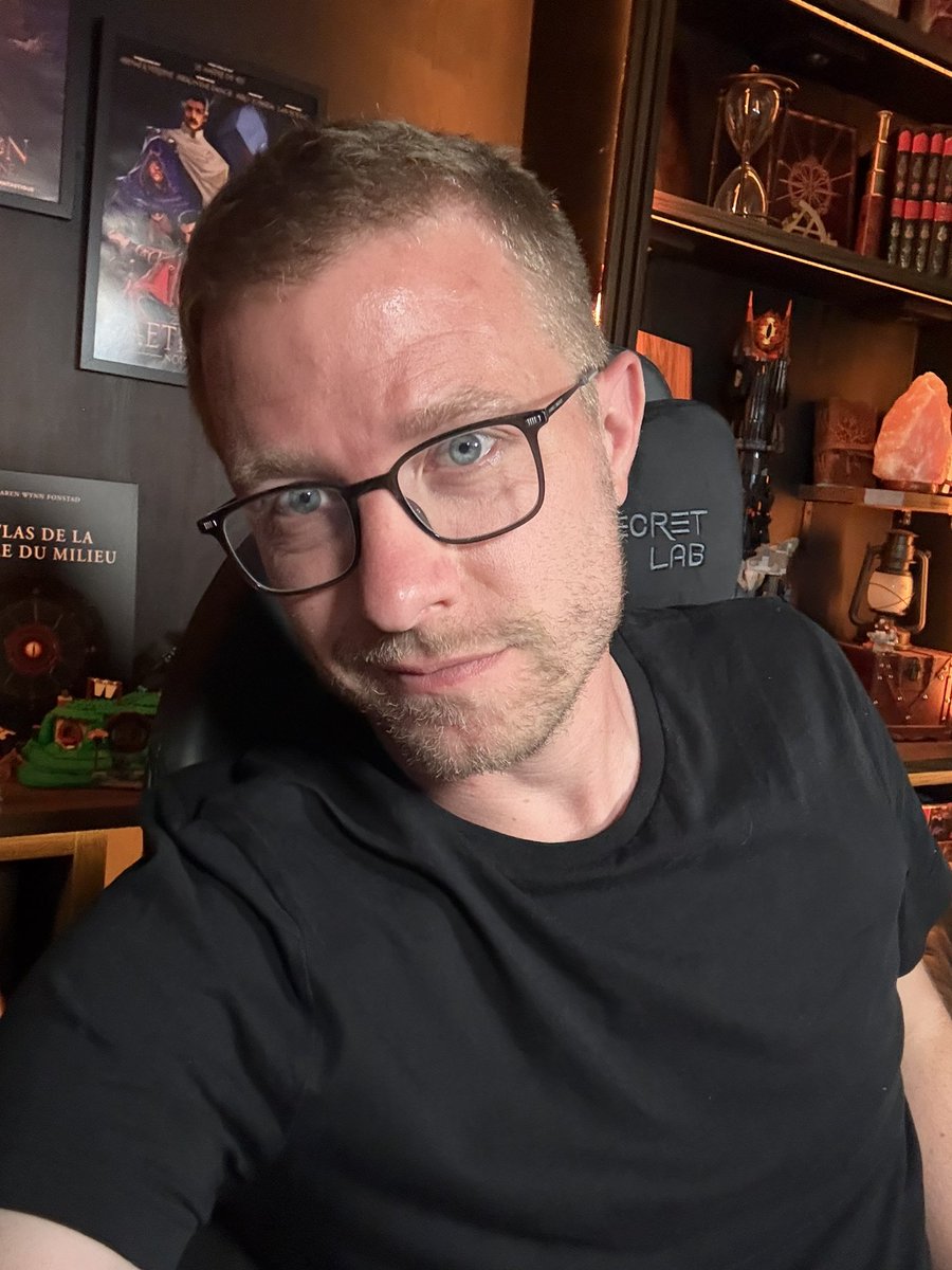 GeekFabula's tweet photo. Ça part en live pour Prologue, le nouveau format du lundi fin d’après midi ! https://t.co/zBmNMyQhra