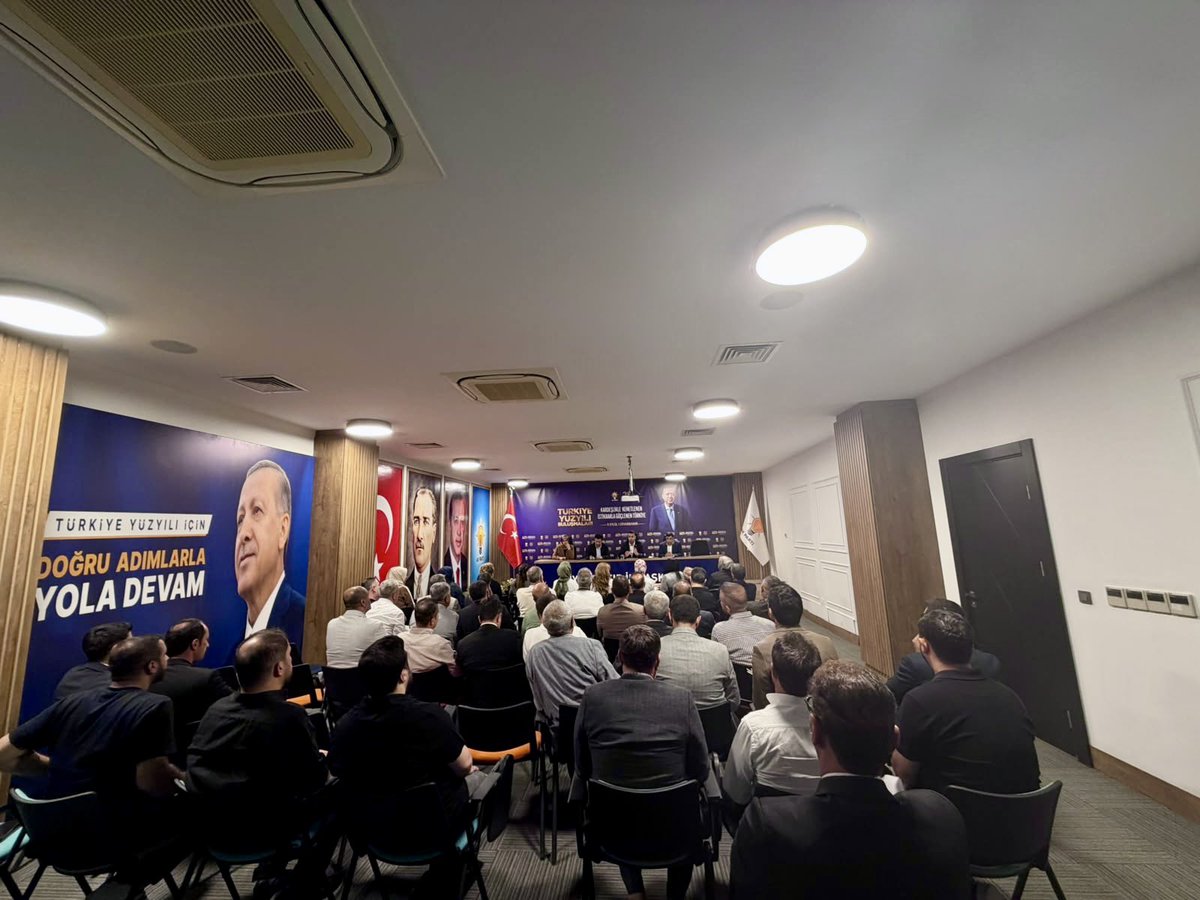 akpartidbakir's tweet photo. 📍 AK Parti Diyarbakır İl Başkanlığımız

Teşkilatımızla birlikte Yönetim Kurulu Toplantımızı gerçekleştirdik.

Diyarbakır’ımıza dair çalışmalarımızı, teşkilatımızın hedeflerini ve önümüzdeki dönemde atacağımız adımları değerlendirdik.

Birlik ve beraberlik içerisinde çalışmalarımıza kararlılıkla devam ediyoruz. 🇹🇷

#AKParti #Diyarbakır #TürkiyeYüzyılı #Teşkilat