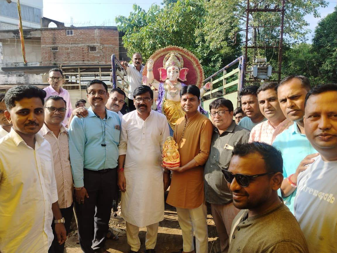 BulandGondia's tweet photo. मंगलमुर्ती गणनायक श्री गणेश जी का ठोल नगाड़े वह जयकारो के साथ हुआ सुभागमन 711 सार्वजनिक स्थानों 440 एक गाव एक गणपती वह घरों में 5955 बिराजे श्री भक्तों में भारी उत्साह https://t.co/iDFEkKFLuY https://t.co/JT5YVZcRXi
