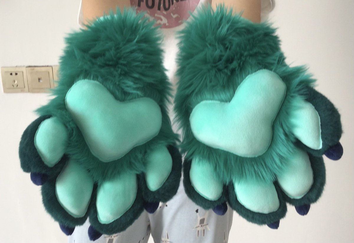 qxioxio's tweet photo. 🥬🐕The pup and his cute paws! #furry #fursuit #Fursuit
#FursuitMaking https://t.co/pJAoEYUq4q