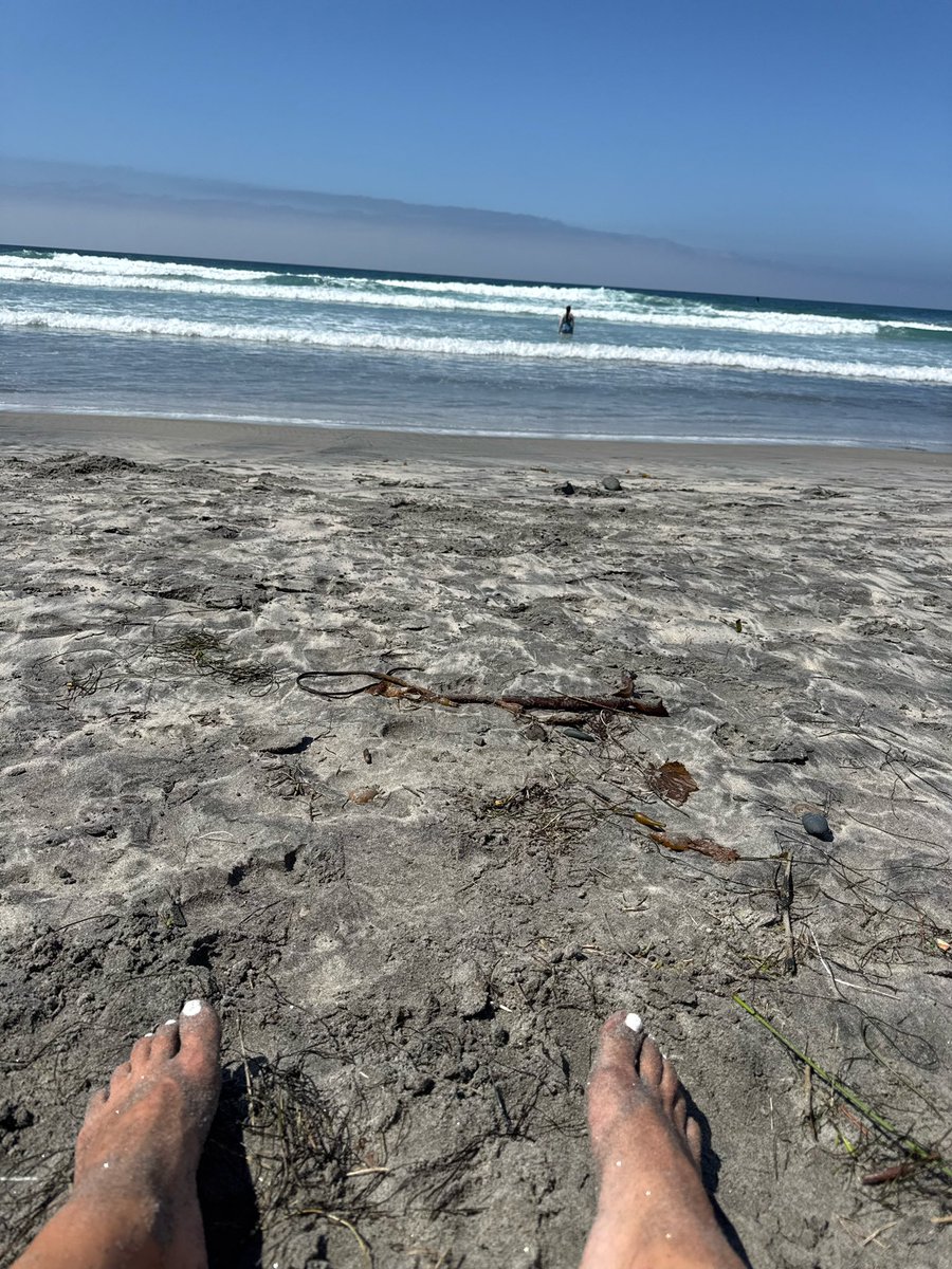 bucketburner12's tweet photo. Who wants to be a good boy and lick the sand off my girls feet. #footfetısh #sandyfeet #footjob #toes #footcuck #findom #alphacouple #paypig https://t.co/MDVPT0CAhG