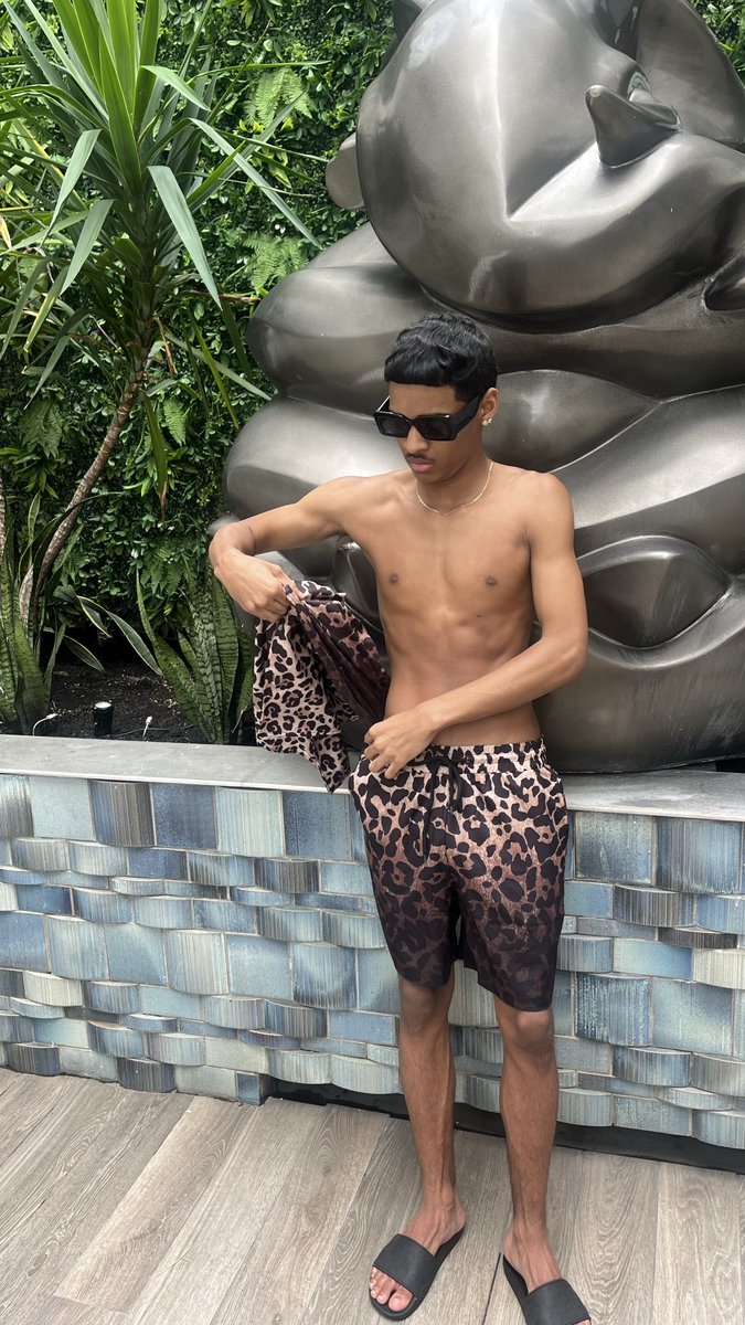 Lamar_22x's tweet photo. Damn I look good 😍 https://t.co/YsvxS7EWcr