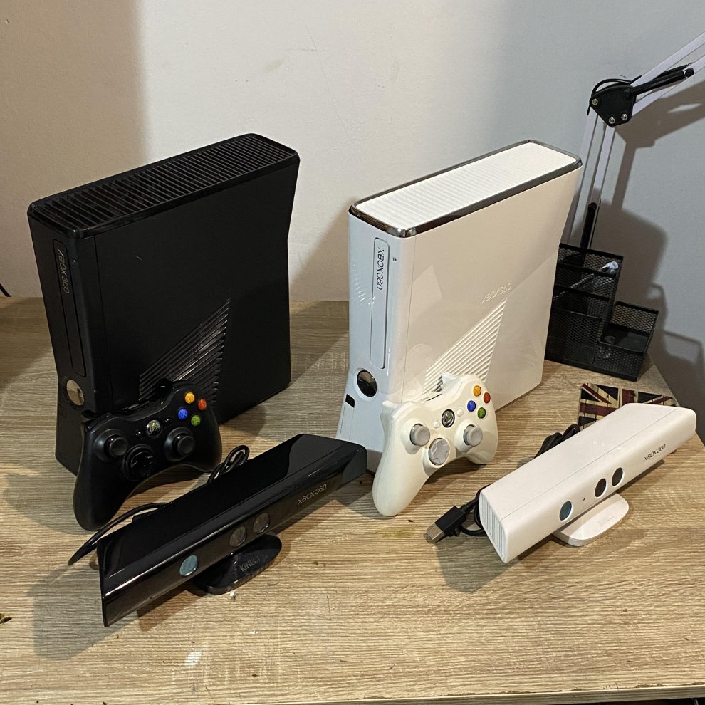 VideoGameStart's tweet photo. Did you know there was a WHITE Xbox 360 slim? https://t.co/TMxLzTT4mg