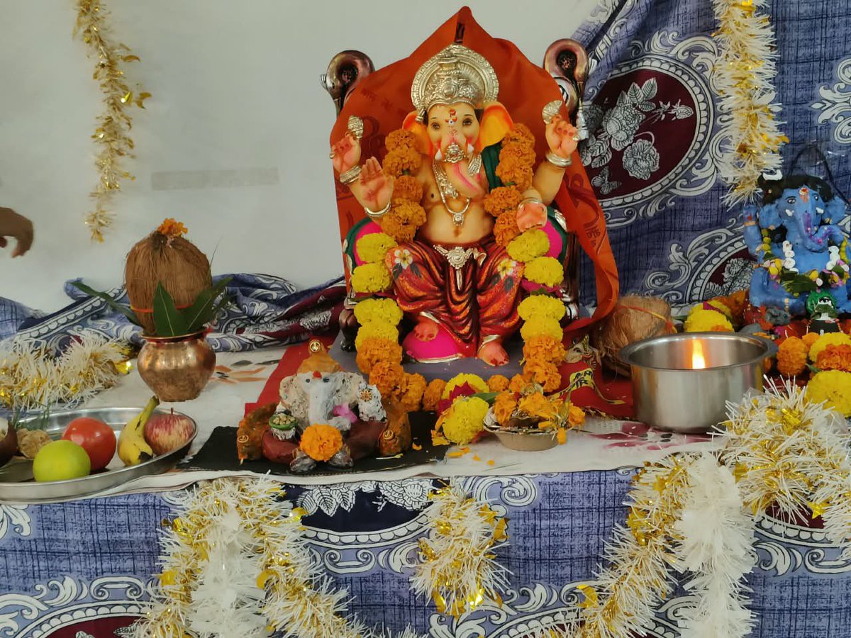 EmrsGarbada's tweet photo. भगवान गणेश हम सभी पर अपनी कृपा बनाए रखें... आज EMRS गरबाडा दाहोद में भगवान गणेश की स्थापना की गई।
हम ईश्वर से प्रार्थना करते हैं कि वे हमें हमेशा खुश और स्वस्थ रखें।#Happyganeshchaturthi @NESTSHQ @gstesgnr @CollectorDahod @PA_TASP_Dahod https://t.co/xIDbRc6okN