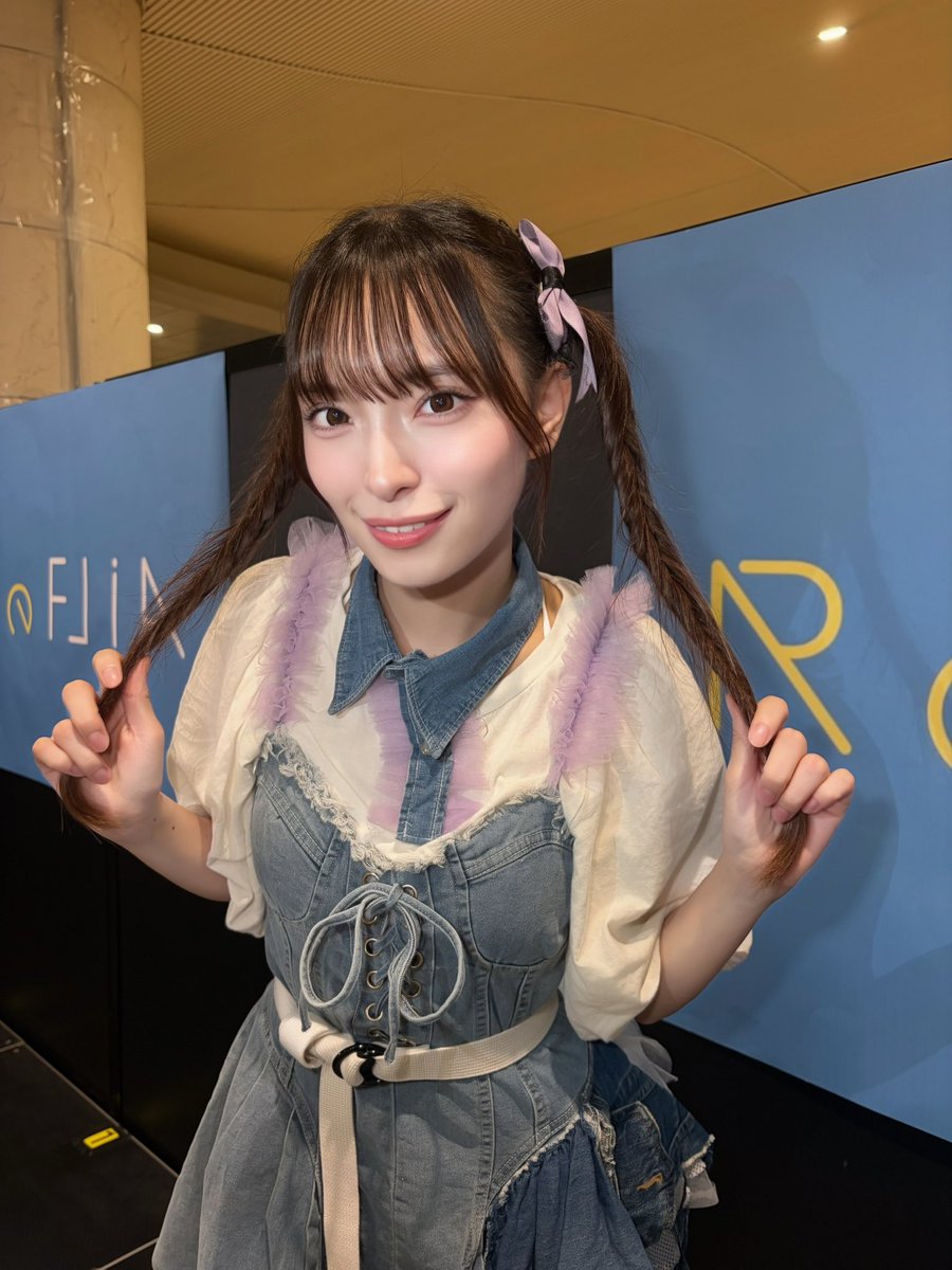 yoshika_otani's tweet photo. 汐留フリーライブありがとうございました！

 #ReFLiA 紫色担当の 大谷美詩海です！（よしか）

本日はリハ除いて3曲のアカペラを披露させて頂きました！！
はじめてたくさんアカペラきいてもらえた〜！
びっくりさせた演出もあったけどどうだったかな🥹緊張した〜〜😮‍💨

そして！3daysありがとう🫶🏻
一緒に駆け抜けてくれてありがとう〜！！
みんなより多く会えた期間だったからとっても幸せな3daysだったよ、ありがとう🥰
