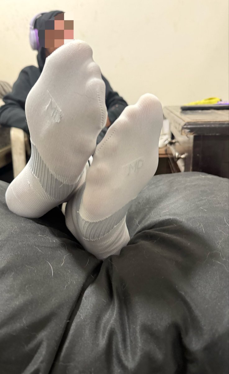 Dudestoes's tweet photo. Last night trying new socks on . #mansocks #malesocks #malesocksfetish #menwhitesocks #hotmalefeet #bigmalefeet #bigmanfeet #mandirtysocks #malesmellysocks #gayfootfetish #manfootfetish #manfeetfetish #manbigtoes https://t.co/WuFXtsJEiQ