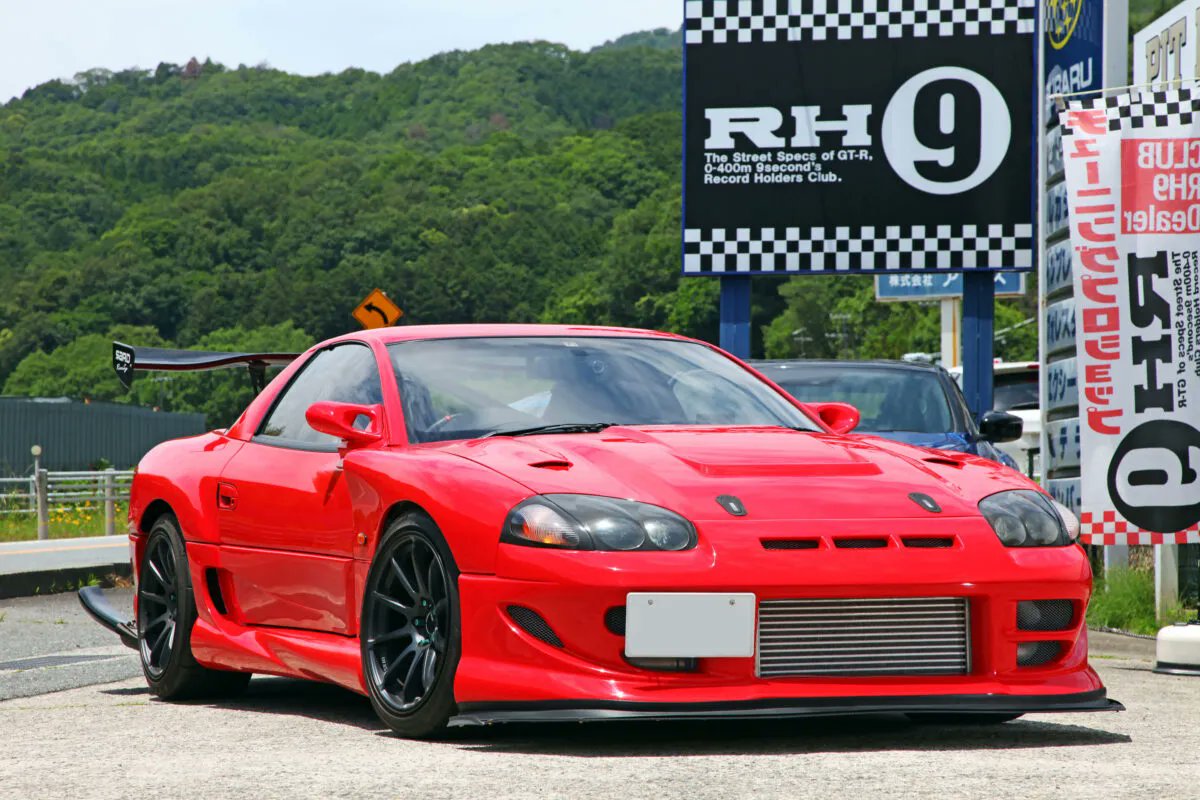 TunedCarsJapan's tweet photo. 「なぜ三菱GTOは売れなかった？」1700kgの巨体にV6ツインターボ…今こそ再評価したいバブルの申し子
https://t.co/NpHaq2RTUw

発売当時から好き嫌いがハッキリ分かれた三菱GTO。しかし、その個性的なスタイルとメカニズムに惚れ込んだオーナーたちは、今も愛車を進化させ続けている。 https://t.co/RBuj8L1GzA