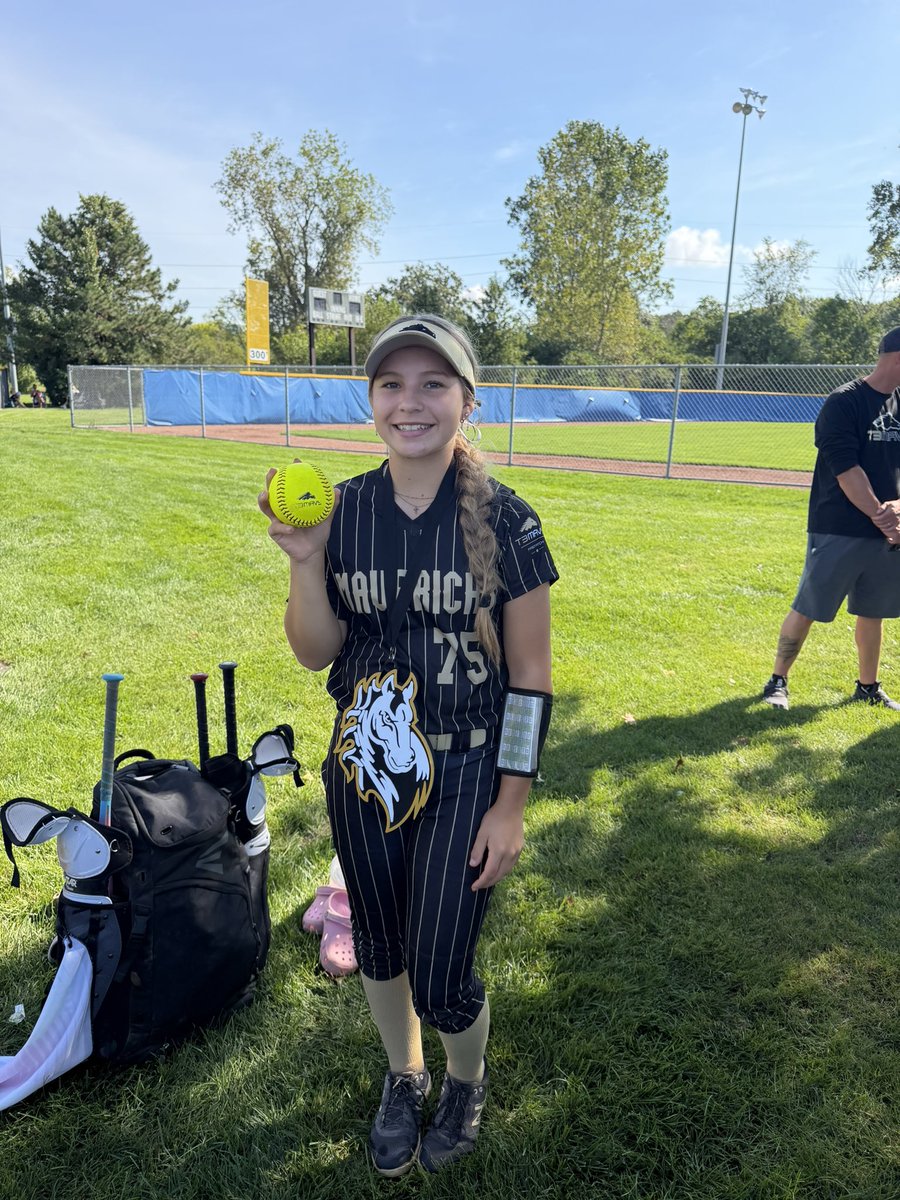 16UOHT3MavsGold's tweet photo. We weren’t able to get our bid this weekend but still played at a very high level and ended up with a 7th place finish at the Finesse/Hawks 16u/18u Alliance Qualifier!  Big 💣 yesterday by @EllaOdy!  Absolutely love this kid’s energy!  Coaches, you’ll want to see this 2030 play! https://t.co/yqf9ioi1cM