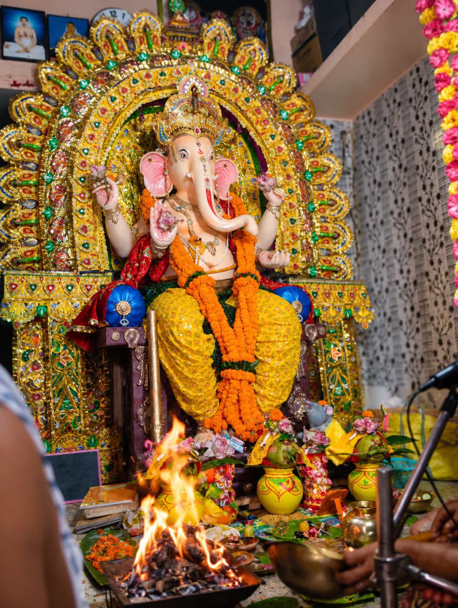 AshishM78745101's tweet photo. ବକ୍ରତୁଣ୍ଡଂ ମହାକାୟ
ସୂର୍ୟ କୋଟି ସମପ୍ରଭ
ନିର୍ବିଘ୍ନମ୍ କୁରମେ ଦେବ
ସର୍ବ କାର୍ଯ୍ୟେଷୁ ସର୍ବଦା 
ଗଣେଶ ଚତୁର୍ଥୀ ର ଅଶେଷ ଶୁଭକାମନା!! 🙏 https://t.co/pZ7oKrmgAY