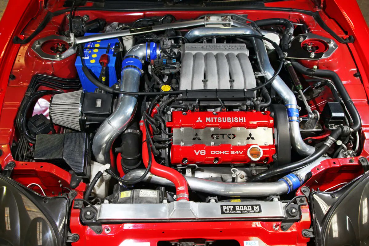 TunedCarsJapan's tweet photo. 「なぜ三菱GTOは売れなかった？」1700kgの巨体にV6ツインターボ…今こそ再評価したいバブルの申し子
https://t.co/NpHaq2RTUw

発売当時から好き嫌いがハッキリ分かれた三菱GTO。しかし、その個性的なスタイルとメカニズムに惚れ込んだオーナーたちは、今も愛車を進化させ続けている。 https://t.co/RBuj8L1GzA