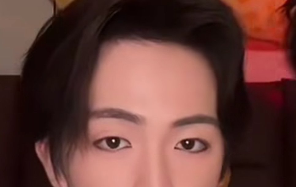 Jade_199o's tweet photo. I'm dead serious. IS THIS EYELINER OR HIS EYES ARE JUST LIKE THAT! 
 (New to them, so......)
#LeoKing #ZiXuan https://t.co/WrJkHxN1xA