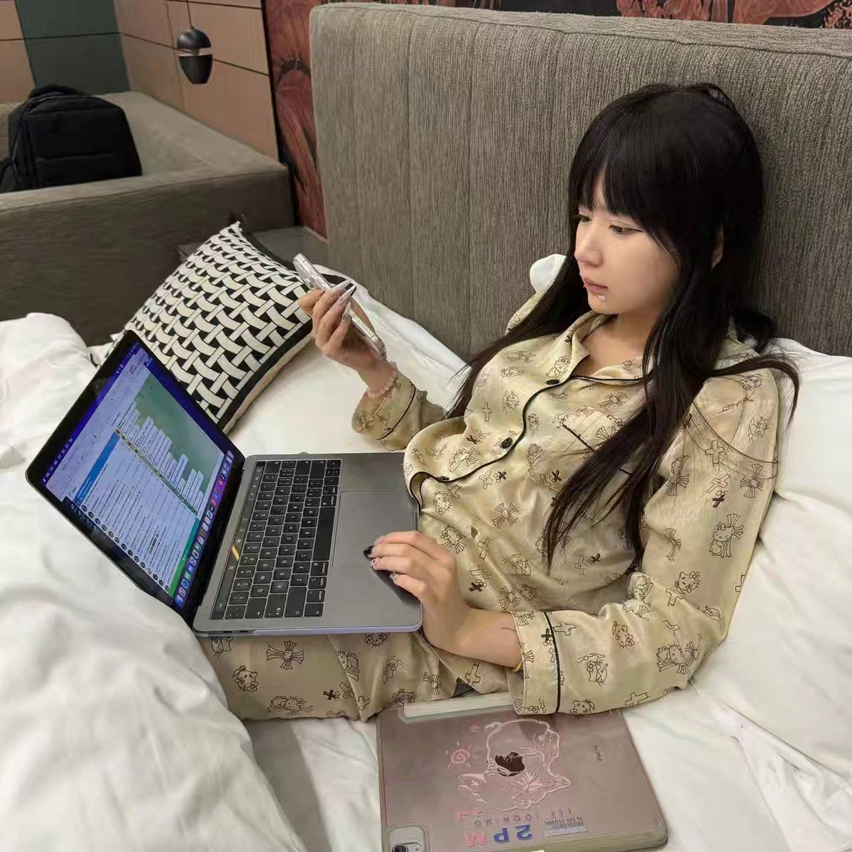 missaout1992's tweet photo. 一定要努力 这个世界是讲实力 讲利益 讲关系 就是不讲道理 https://t.co/YZiKRqOJTY