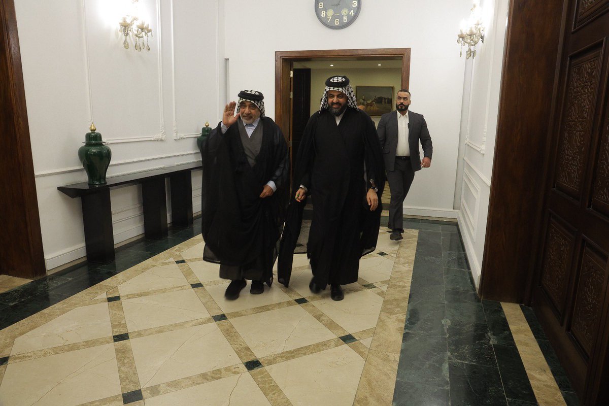 khazalimedia's tweet photo. سماحة الشيخ الأمين قيس الخزعلي يستقبل رئيس الوزراء العراقي الأسبق السيد عادل عبد المهدي وجرى خلال اللقاء التباحث في الشأن العراقي العام واستعراض أبرز التطورات السياسية والاقتصادية والأمنية التي تشهدها البلاد وسبل تعزيز الاستقرار السياسي ودعم مسار الدولة ومؤسساتها . https://t.co/P7Xf81rJFK