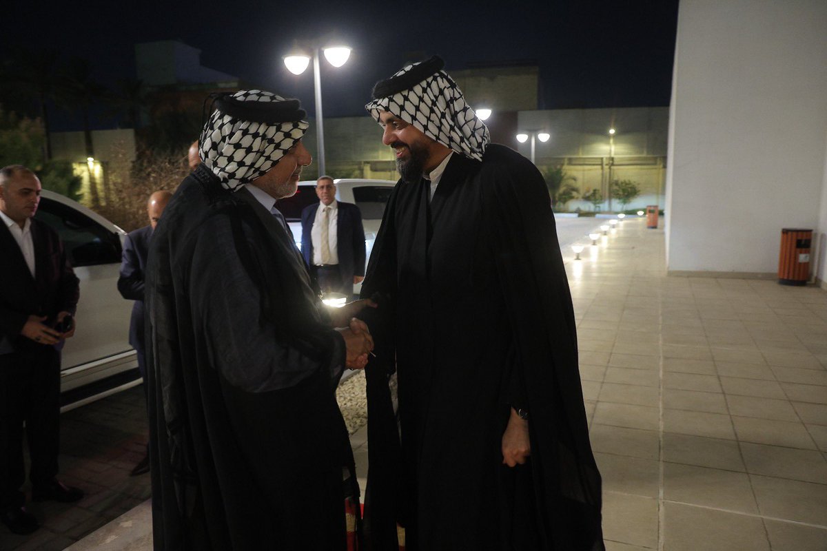 khazalimedia's tweet photo. سماحة الشيخ الأمين قيس الخزعلي يستقبل رئيس الوزراء العراقي الأسبق السيد عادل عبد المهدي وجرى خلال اللقاء التباحث في الشأن العراقي العام واستعراض أبرز التطورات السياسية والاقتصادية والأمنية التي تشهدها البلاد وسبل تعزيز الاستقرار السياسي ودعم مسار الدولة ومؤسساتها . https://t.co/P7Xf81rJFK