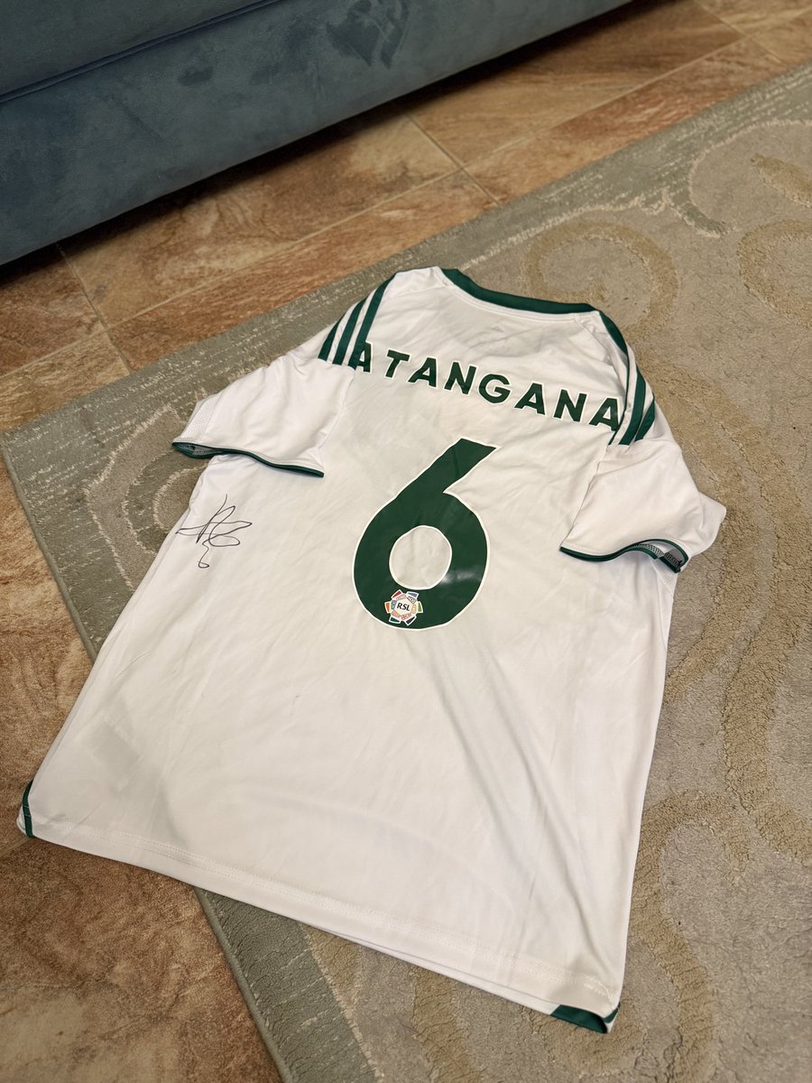legendink1's tweet photo. ياملوك
متوفر لدينا تيشيرتات موقعة شخصيا من نجوم الفريق 
ديميرال 
ايبانيز 
اتانجانا
جالينو 
وغيرهم فلمتجر الالكتروني 
وفوق الخصومات الحاليه 
كود خصم اضافي L5 

https://t.co/gxqLfvQh7a
#الاهلي 
#القارات #النخبة #الأهلي_باختاكور https://t.co/4HqD6t02s9