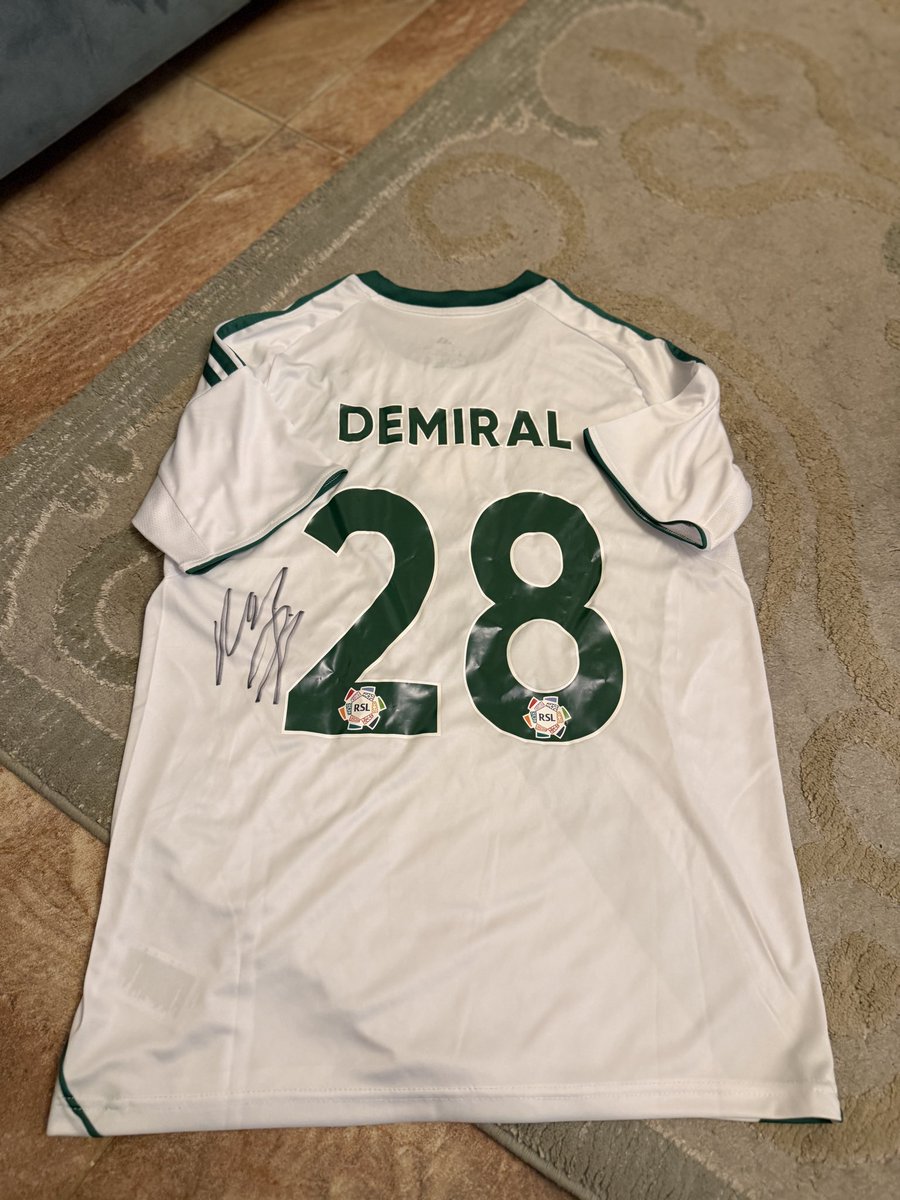 legendink1's tweet photo. ياملوك
متوفر لدينا تيشيرتات موقعة شخصيا من نجوم الفريق 
ديميرال 
ايبانيز 
اتانجانا
جالينو 
وغيرهم فلمتجر الالكتروني 
وفوق الخصومات الحاليه 
كود خصم اضافي L5 

https://t.co/gxqLfvQh7a
#الاهلي 
#القارات #النخبة #الأهلي_باختاكور https://t.co/4HqD6t02s9