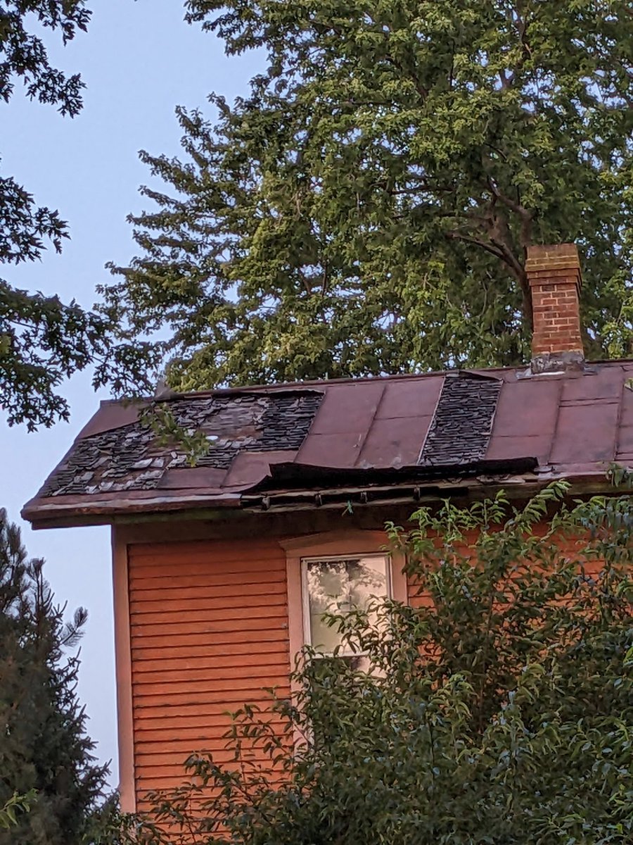 JChandlerUSC's tweet photo. @sodacitysimpson Got a project for you in Illinois if you are serious about doing a roof in all 50 states. Hit by a an EF0-1 tornado but just outside FEMA disaster zone. My parents home in their 70s. https://t.co/3sQEvb0R6h