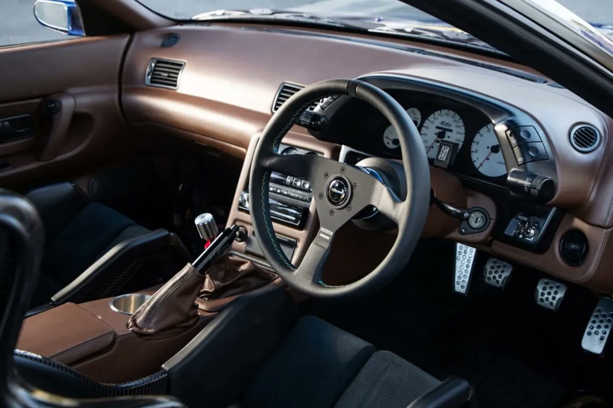 TunedCarsJapan's tweet photo. 「別次元のGT-R、完成しました！」世界を熱狂させたGReddyとガレージアクティブの電撃コラボBNR32
https://t.co/dXOHaQ2gNa

フルドライカーボンのワイドボディに2.8L・RB28、1450ps級を狙えるGP78Rタービンを搭載。美しさだけでは終わらない、世界基準のR32 GT-Rが誕生した。 https://t.co/p3MiTu3VBh