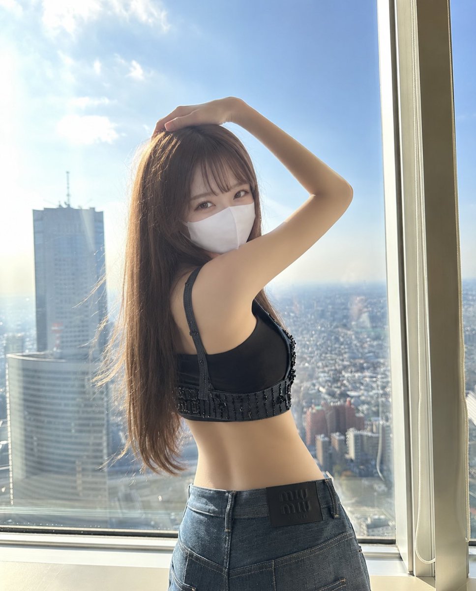 toppo81010's tweet photo. よくある質問
「会う時はマスク取ってくれるんですか？」

回答
取らなきゃチューできないじゃん🥺♡ https://t.co/7hoDFcqcXZ