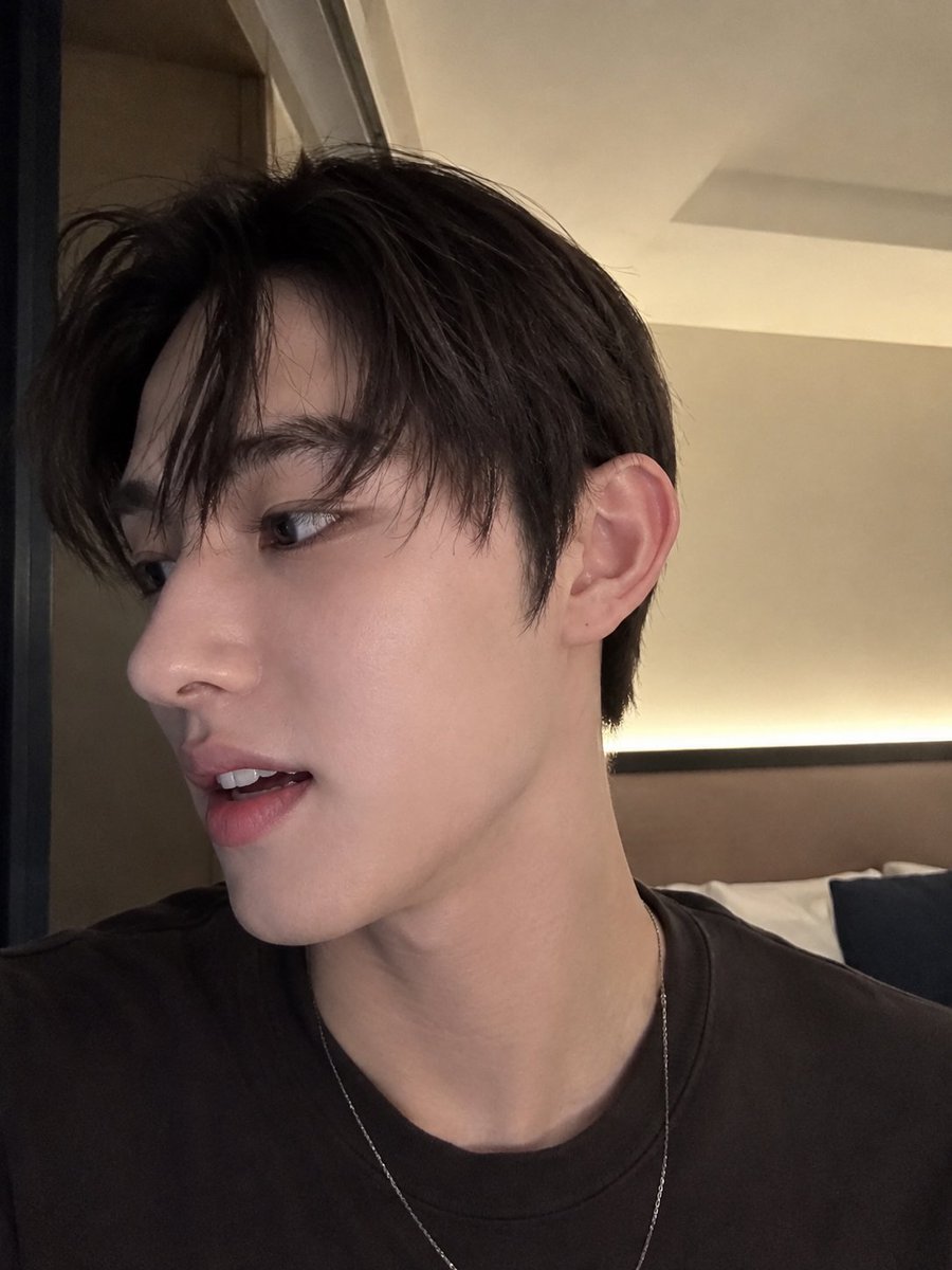 oseanmendes_'s tweet photo. Eom Seonghyeon and his never-ending supply of handsomeness..
—⁠☆#SEONGHYEON #성현 https://t.co/vGZlmNuxZQ