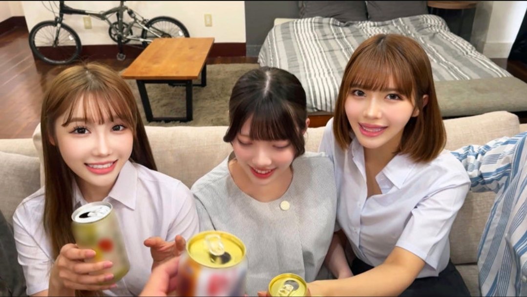 mm20041005's tweet photo. こはる＆ひのり＆りん
#椎名心春 #浦上ひのり #凰華りん FANZA  ［PR］

✍🏻️限界OLが日頃のストレス・鬱憤を発散。明日仕事だけどもう関係ない、
就業終わりに来てる上司の連絡も完全無視。

🎥動画はリプ欄⬇ https://t.co/MqmxWlpsAo