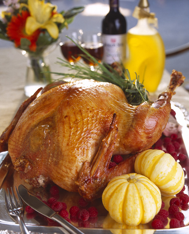 DylanHarticlow's tweet photo. [ Spooky Halloween surprise! Our limited pumpkin spice turkey feast is here — creamy pumpkin mash, crispy sage stuffing, and that perfect fall sweetness. Grab your plate before it’s gone!  #HalloweenFeast #LimitedTime]， https://t.co/QWJiLQfy4h
