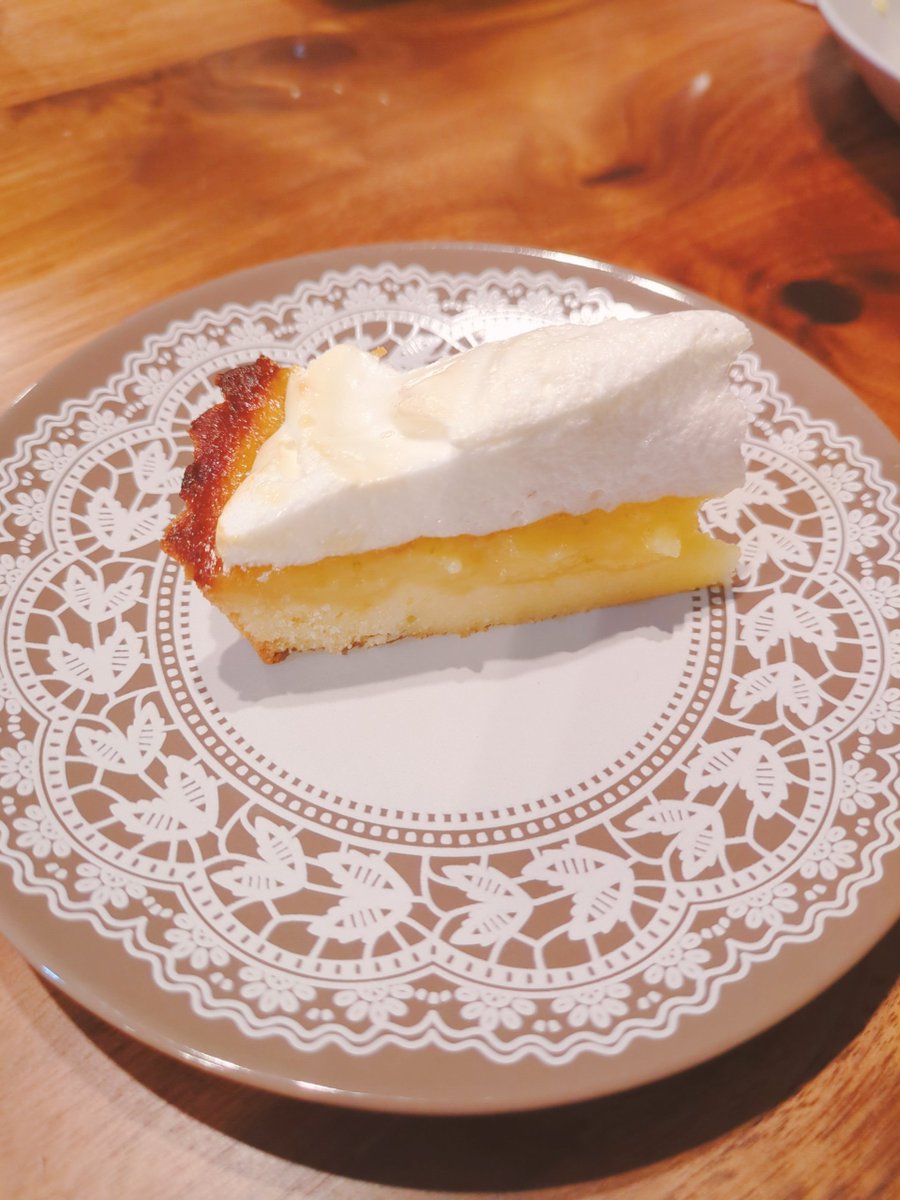 1059_stardust's tweet photo. ここ半年姪っ子たちの子守りにそこそこ行くようにな���、今日は渾身のレモンタルトをご馳走になりました！！！！🍋🍰🫖クオリティ高くない？？？
わたしが子守りされてるのかもしれない😋めちゃめちゃ美味しかった！！！ https://t.co/Yj7HPLTGPG
