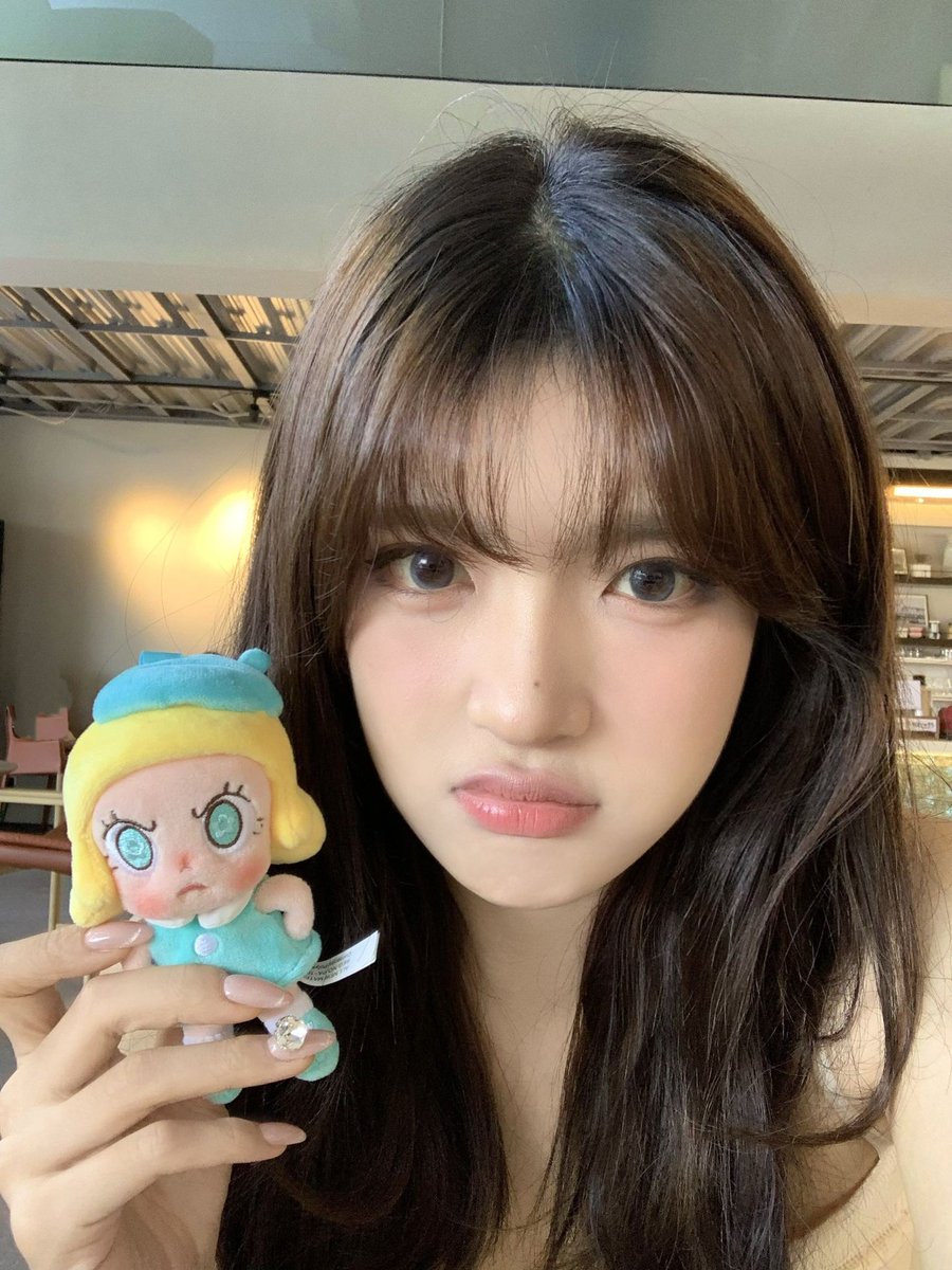 dn18279311's tweet photo. Sweet daily selfie moment. Cute doll companion and soft makeup look.
#Selfie #DailyLook #SoftMakeup https://t.co/Nese4TMOr0