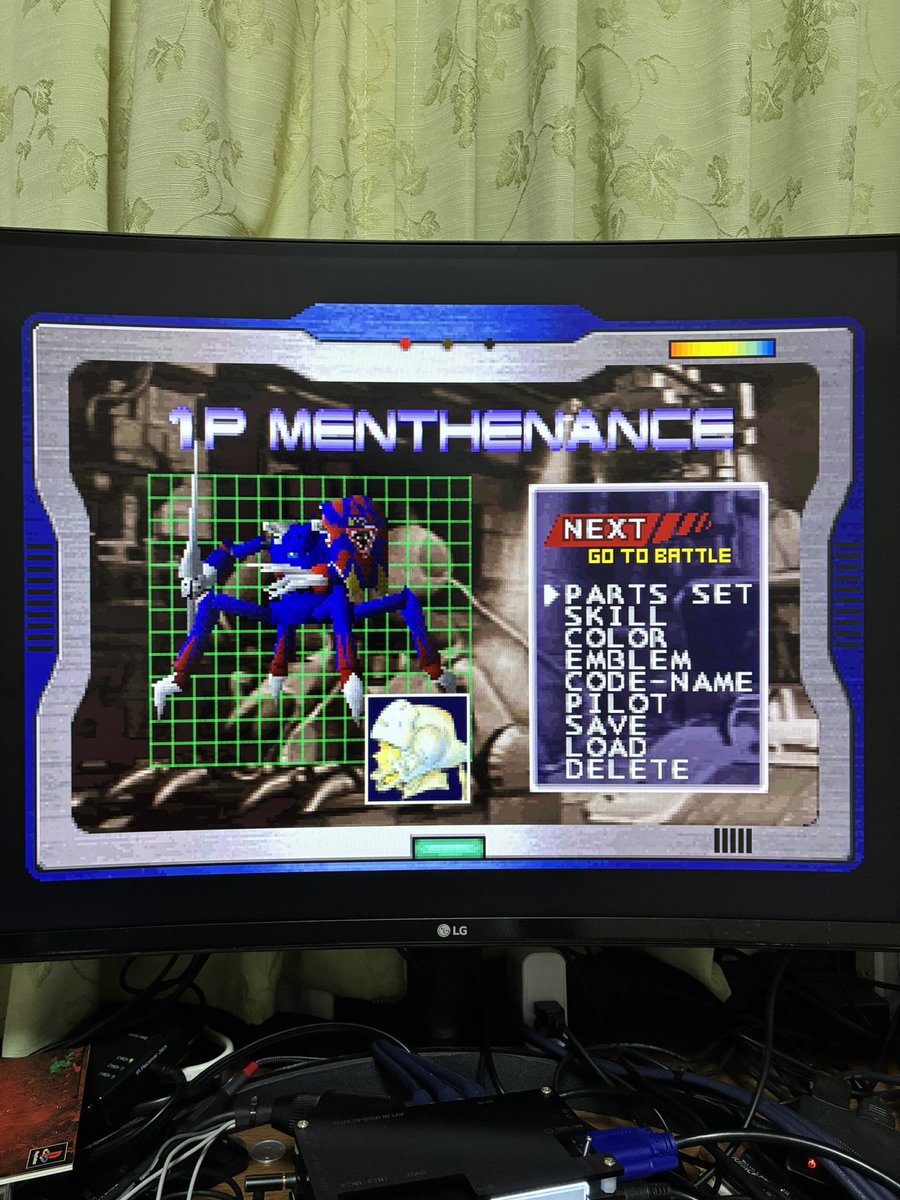 keipi_136's tweet photo. #PS1
#ロボゲー
#バンダイ

スキル（1〜15）を取得して、胴体、右腕、左腕、脚部に割り当てると技を習得します。
また、取得した技を組み合わせたオリジナルコンボを4つまで作成可能です！
ロボと乗せるパイロットに相性があり、攻撃力が変わります。
あと機体色を変えることも可能です😉 https://t.co/vTXyORsOWY
