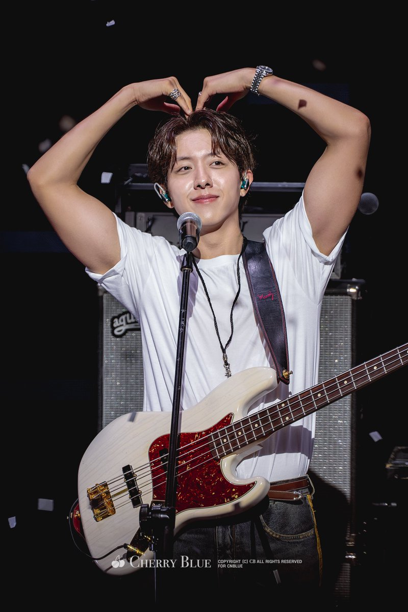 Cherryyy_blue's tweet photo. 260913 HQ #이정신 #CNBLUE #씨엔블루 

。・゜ 　♡ 。　　・　゜ 　　　♡
　　　♡　　　　♡ ゜・。。 ♡
・゜ ♡ ゜・미리 HBD 🎂🥳🎉* ・ ♡ ° . 。
　　　　♡.
　。・゜　　　 ♡ ・ 。　　。・゜ ♡

#이정신과_함께한_기억의_온도는_915도
#아름답게_채워질_해피정신데이 https://t.co/Rt1HD0xlsN