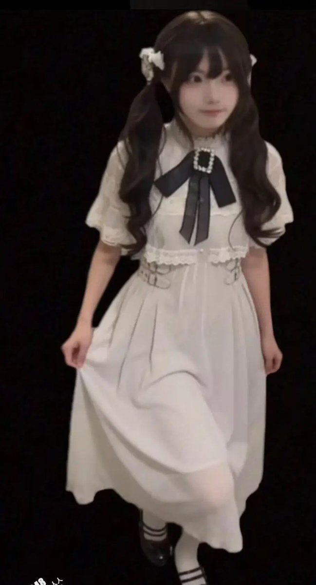 fsuarez_angel's tweet photo. 厕拍到高颜值jk制服小姐姐尿尿 https://t.co/j9mv9yO2Ax