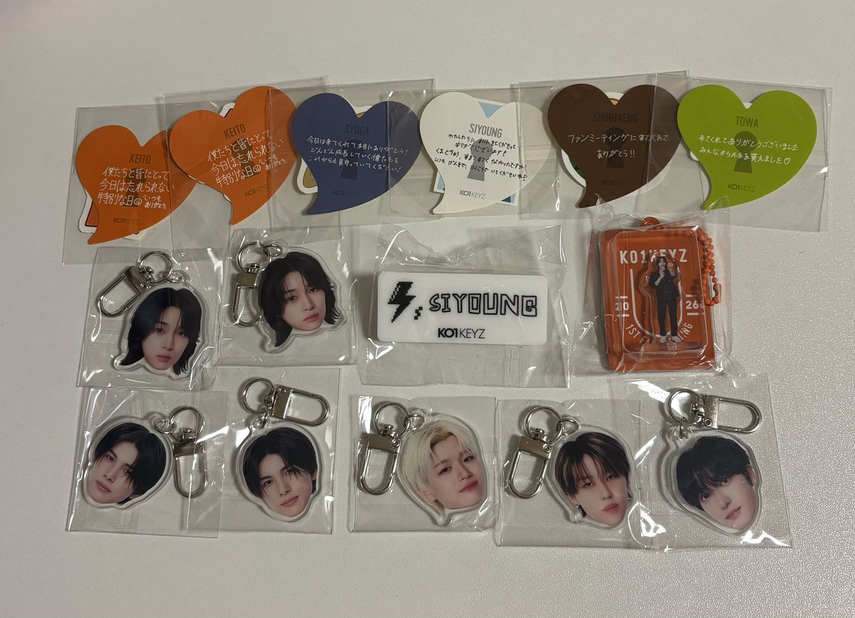 omoti_issa310's tweet photo. KO1KEYZ 1ST FANMEETING ファンミ        カプセルトイ アクキー ネームプレート ブリスター ステッカー交換

【譲】 画像のもの

【求】 柳谷

発送での交換希望
お気軽にお声掛け下さい🤲🏻🪄
#ko1keyz交換 https://t.co/fiCvm1pRPx
