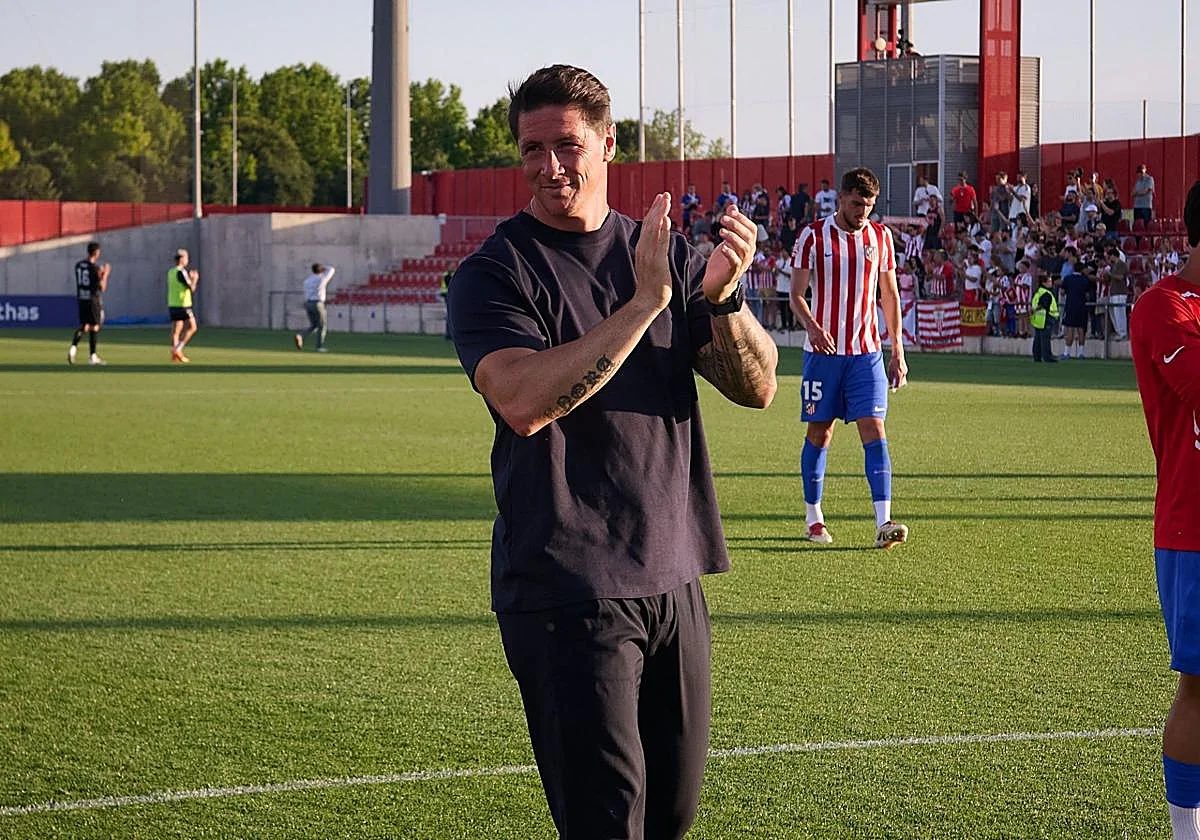 Webftorres's tweet photo. 🏧 Gran primer triunfo en casa (4-0): “Este resultado refuerza el trabajo” 🎙️💪🔴⚪️
👉🔗 https://t.co/2lsGl59s3w
#PrimeraRFEF | #FernandoTorres
#AtléticoMadrileñoRealMurcia | #F9T https://t.co/vuxbFf5Ud6