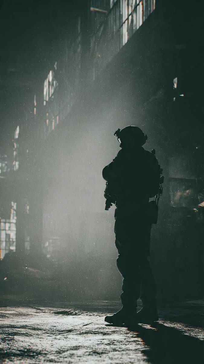 Mohdfhali's tweet photo. الرصاص يقتل الأبدان لكن الخوف هو من يقتل الإرادة🖤 https://t.co/XSh0hqmvZe