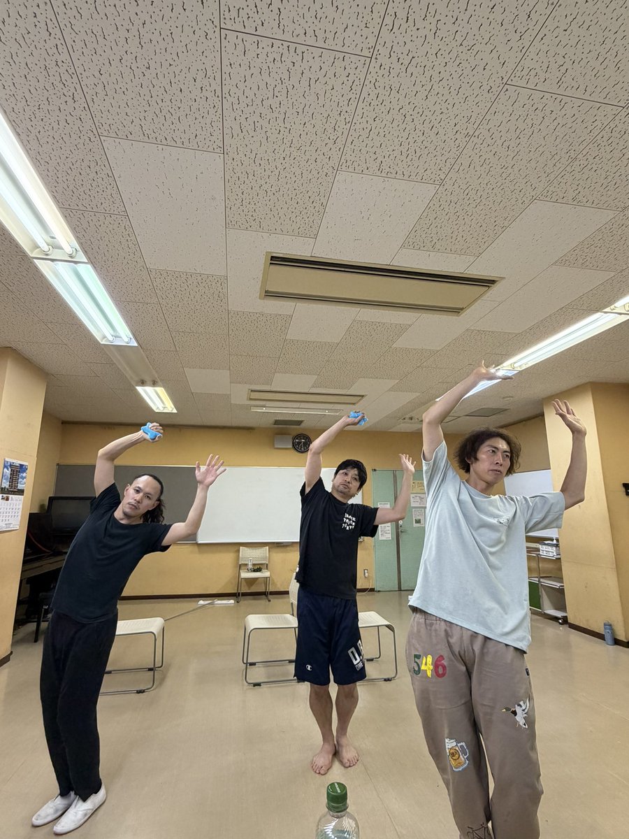 torisitorisi's tweet photo. #あのね企画
#ザネリの星
#宮沢賢治

稽古稽古の日々。
今日は育海を交え、振付稽古、シーン稽古。
やっぱりブッシュ���ンのダンスの強度は素晴らしいです。
良きシーンが生まれそう！ https://t.co/HRgyBtOrYp