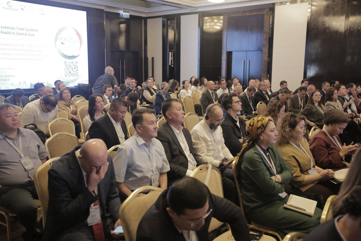FAOKyrgyzstan's tweet photo. 🤝 At the Regional #OneHealth Conference in Bishkek, Oleg Guchgeldiyev, FAO Representative in Kyrgyzstan, presented practical results from the country, including improved diagnostic capacity, stronger biosecurity, action against AMR, and cross-sectoral cooperation. https://t.co/g5giB9kyuo