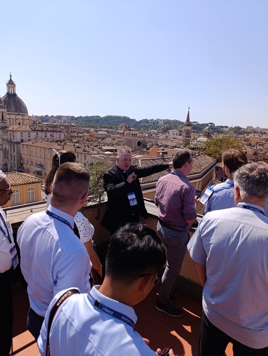 ChurchUpClose's tweet photo. A week of dialogue, insight, and global exchange 🌍
At the @UniSantaCroce, 30 journalists from 18 countries came together for #ChurchUpClose to explore the Church in depth—through engaging sessions, meaningful conversations, and shared experiences. https://t.co/Luw9uXHKKn