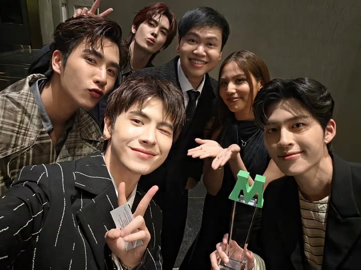 ppe2003perth's tweet photo. IG gonghivesalon24 

PERTHSANTA AT MCHOICE

#MchoiceMintAwards2026
#PerthSanta #เพิร์ธแซนต้า https://t.co/XRmrOmHL6J