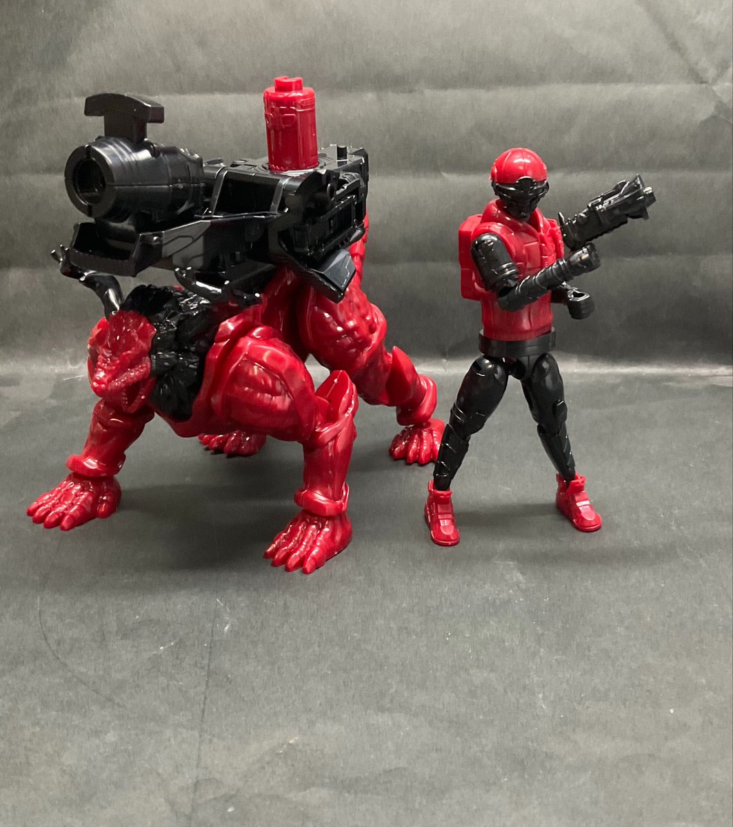 Cider_35p78's tweet photo. ミニプラエンカク&amp;キャプテン・オメガホーンパチ組完成！
これはすごい！エンカクの目立つ肉抜きは尻尾の付け根と膝関節の内側のみ！部分塗装の他にウォッシングからの艶消しもしていきたいところ
キャプテンは手首が回るようにする、肩のボールジョイントが取れやすいので調整して塗装したい https://t.co/aqtL4qqG7r