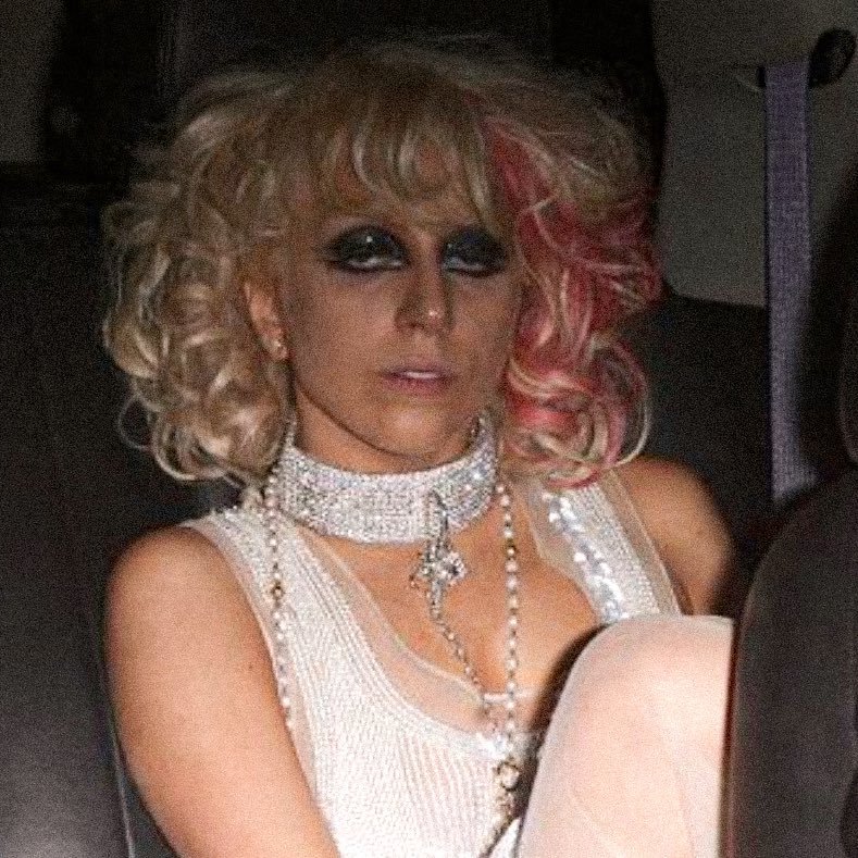 thecountessine's tweet photo. lady gaga leaving the 2009 vmas afterparty https://t.co/levGE2YkfO