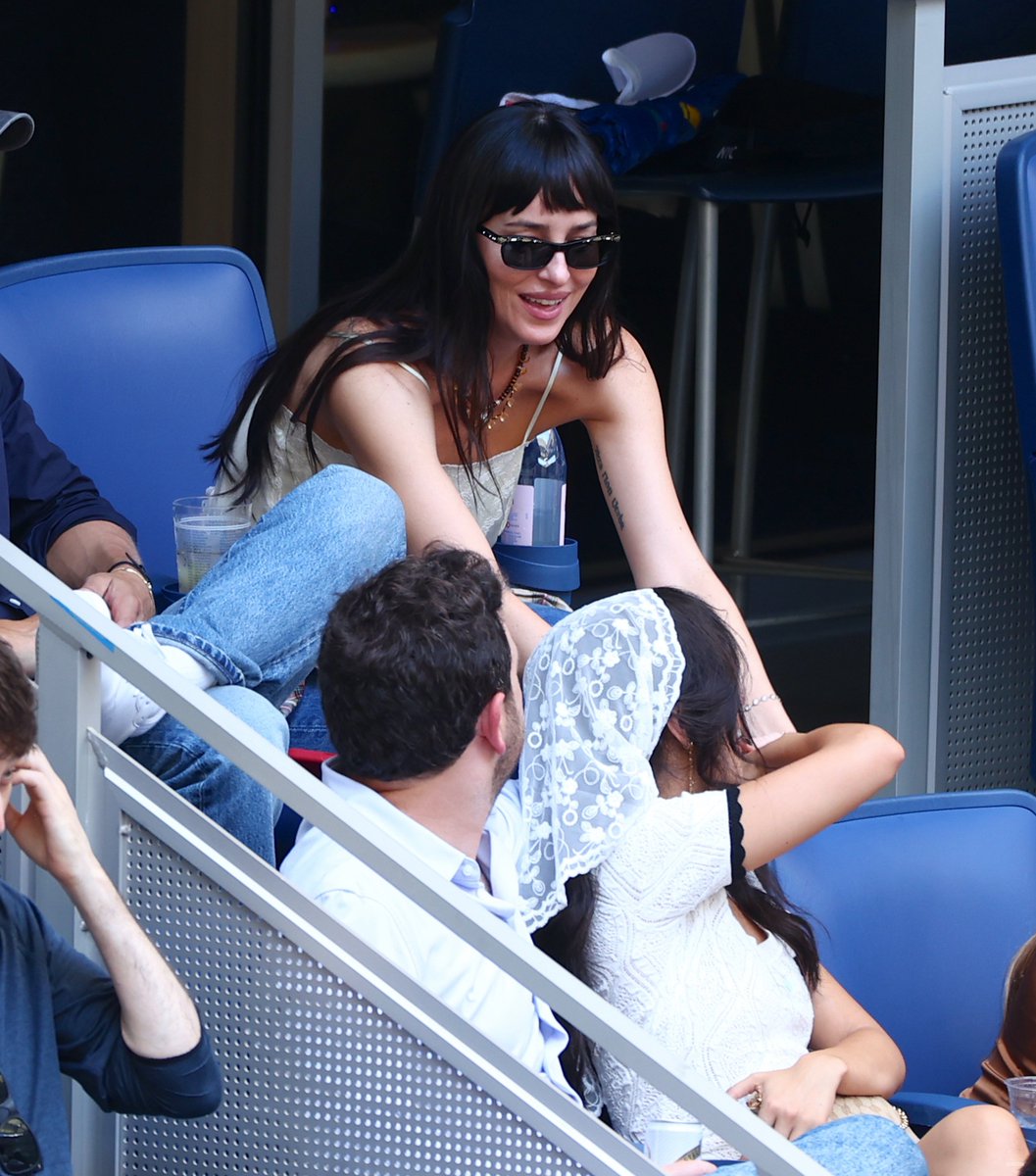 TheCamilaDaily's tweet photo. Camila Cabello and Dakota Johnson at the US Open tennis tournament 🤍 https://t.co/A7jTKMD1Nj