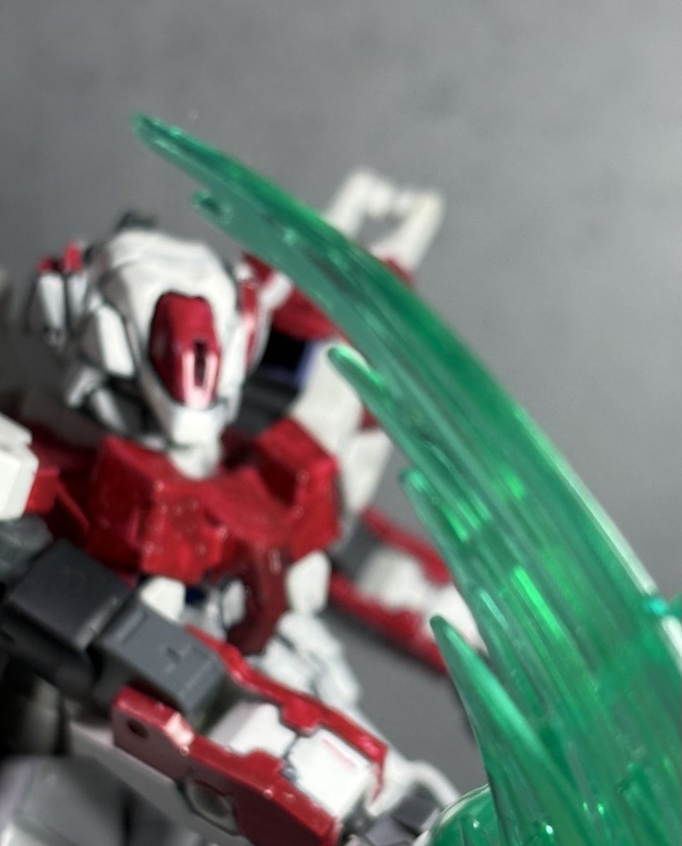 KND308434009's tweet photo. #30MMRR
#30MMRRep2

令子「ダメだ、挑発に乗るな！」

珍しく焦る令子の声を無視して振り下ろしたレーザーソードが月光を切り裂いた…筈だった。

アンジェ「何っ！？」

まるで空を切るように手応えがなく、切り裂いた月光が霧のように霧散していく。 https://t.co/xyb3qyKsF7