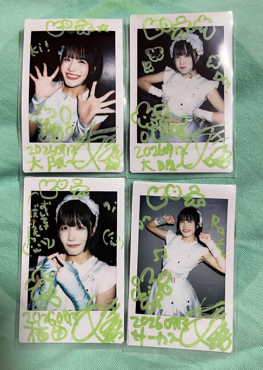 nishikaty_pine's tweet photo. 撮りたかったチェキネタ撮れた〜
喜怒哀楽
床にハート書いてるやつ（ましちゃんが見た事あるって話してたの検索した）
呪いチェキ
色恋チェキ
推しがストローさしてくれるチェキ https://t.co/7EHue1qM55
